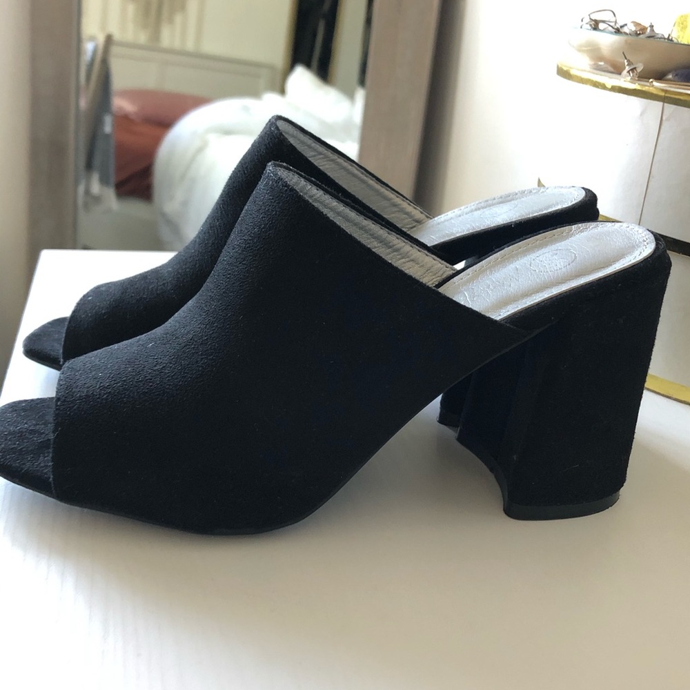 Open toe heeled mules